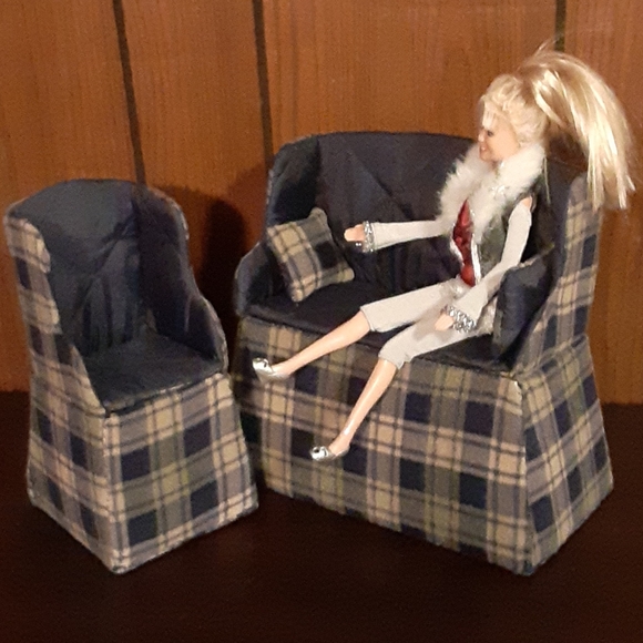 Barbie Love Seat and Chair, with 2 throw pillows - Picture 2 of 3